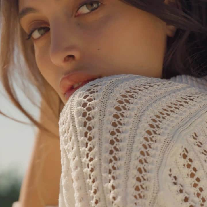 ブロシュウウォーカーのインスタグラム：「Effortless, airy layers all summer long.」