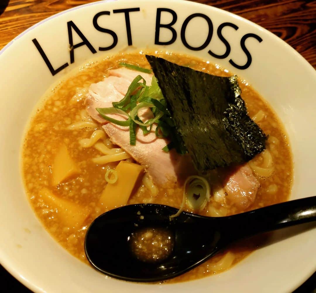 高田ぽる子のインスタグラム：「バイト終わりの深夜に店長がご馳走してくださって食べるラーメンとてもうまい。」