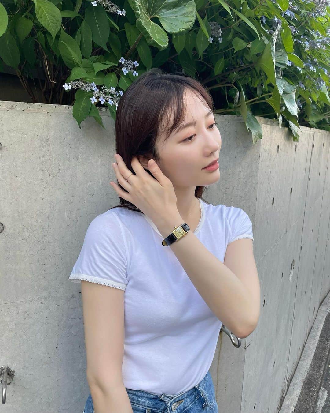 のインスタグラム：「. 凛とした女性でありたいものです。🌱 最近はめちゃくちゃ自然を欲してて、寝る前に焚き火の動画見たりしてる笑 子供の頃は、わんこ連れて毎年キャンプに行ってたんだけど、大人になってからしてないなー！」