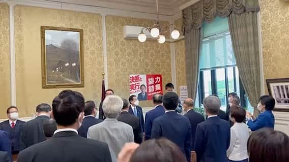 朝日健太郎のインスタグラム：「150日間の国会が閉会を迎えました。 昨日、臨時閣議で参院選の日程が正式に決定。 6月22日公示、7月10日投開票です。 岸田総理と一緒に、参議院自民党の必勝を誓い合いました！」
