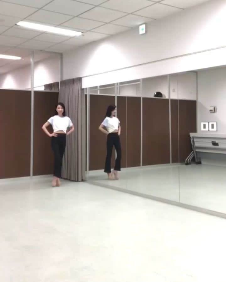 アースモデルスのインスタグラム：「平井恵海  #REPOST @emi_hirai_st with @get__repost__app . . . 😊 . . . ポージング✨ . . . 👠おへその向きを少しかえるだけで、体のラインが美しく見えます✨ . . . . 鏡の前で、角度のチェックを❣️ . . . .  お気に入りの角度を見つけた時、自信に繋がりポージングがながれずメリハリがつきます💫 . . . 😊一緒にステキな角度を見つけましょっ👠 . . . . . . #セイントビューティー  #セイントビューティースタジオ #ミセスコンテスト  #ウォーキングレッスン #ウォーキングレッスン東京  ##ミスコン#美姿勢 #大人女子 #姿勢改善#ウォーキング講師 #平井恵海  #https://reserva.be/stbeauty1?openExternalBrowser=1 #https://www.street-academy.com/organizers/st-beauty   #平井恵海 #モデル #アース #アースモデルス」
