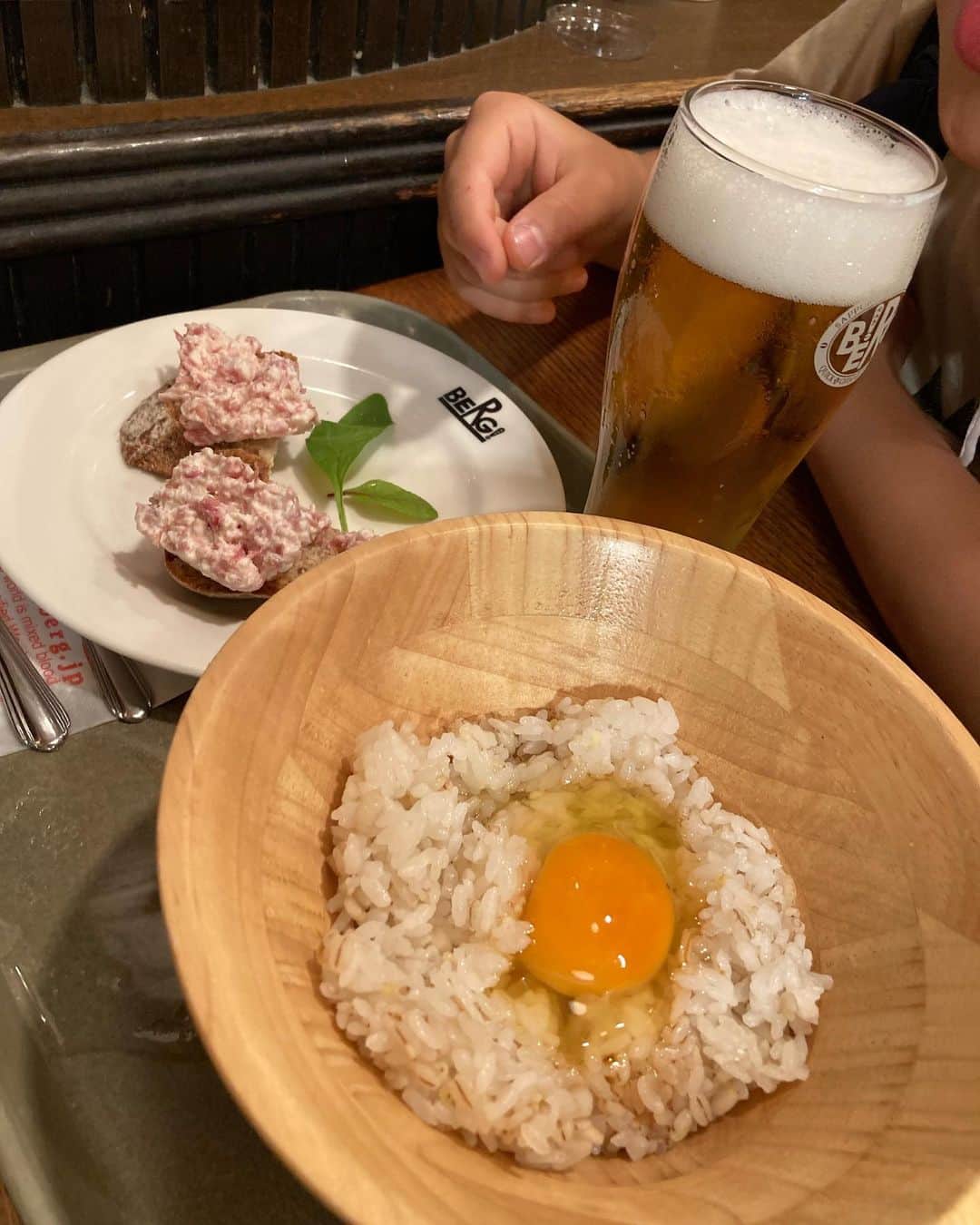 azumyのインスタグラム：「新宿東口、BERG。 美味いね！」