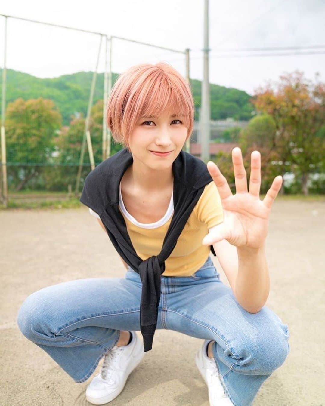 加藤優のインスタグラム：「.  【告知】  明日6月16日(木)21:30〜(予定) tvk「ＮｅｗｓＬｉｎｋ」のコーナーにて 私が現在代表ヘッドコーチを務めている 〝Sunny Catchball 女子野球塾〟の 特集が放送予定です！  お時間ある方、ぜひご覧ください😊  16年前、少年…(笑)  #テレビ神奈川 #tvk #さにー塾 #sunnycatchball女子野球塾 #サニーキャッチボール女子野球塾 #女子野球 #加藤優 #ピンク髪 #ピンクヘアー   https://sunnycatchball.themedia.jp/」