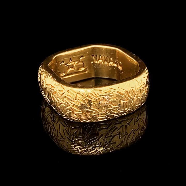 コディ サンダーソンのインスタグラム：「36.6g 24kt ring @codysanderson_official  @codysanderson_hankyu_tokyo  #navajo #24k #navajojewelry」