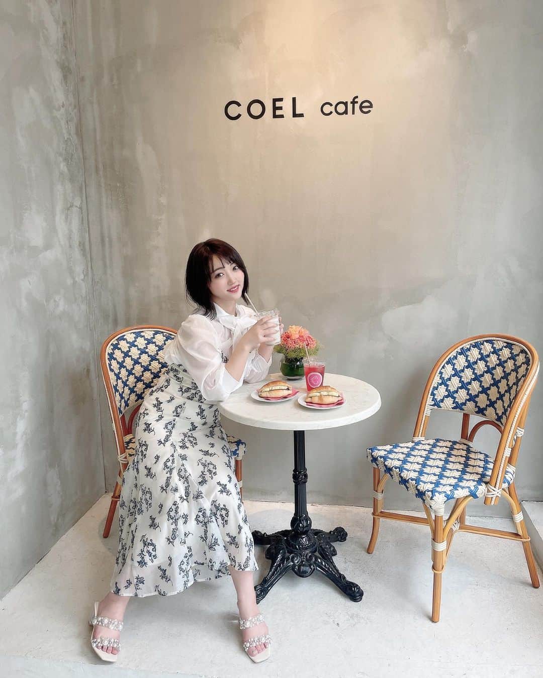 東美希のインスタグラム：「☕️💕☕️ トリュフサンド💕 . . . . #coelcafe #表参道カフェ #表参道インスタ映え #穴場カフェ  #lillybrown  #ボブヘアアレンジ」