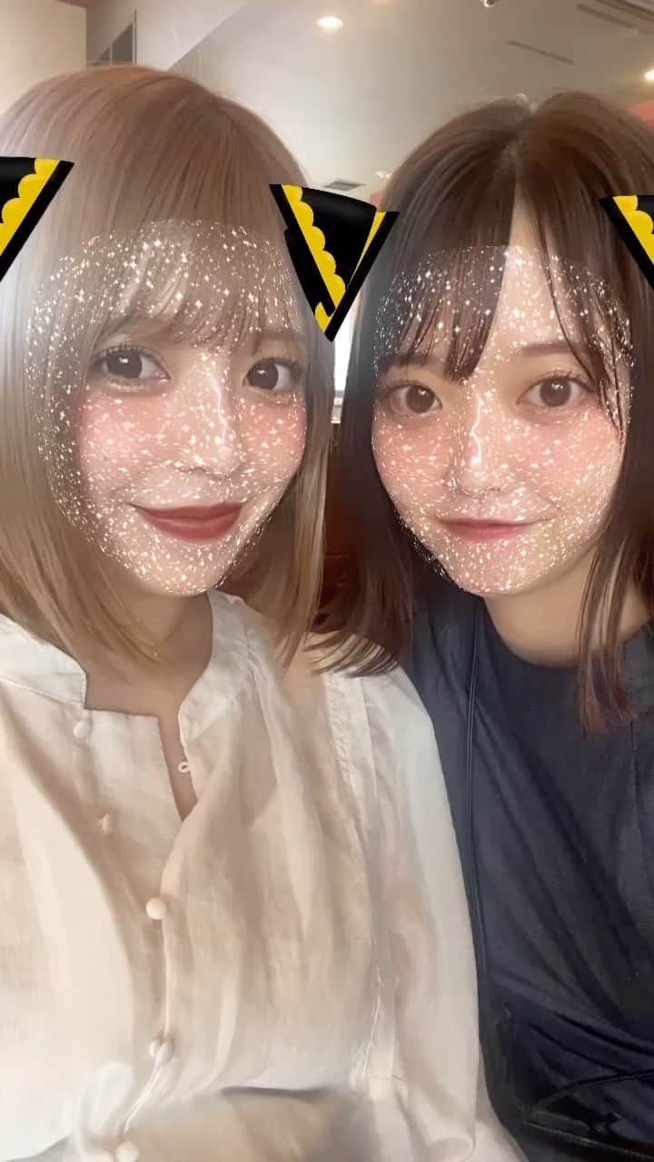 二宮璃子のインスタグラム：「出会って10年…♡もうすぐ11年… 高校生の頃の写真見て若いな〜って盛り上がってた🤣おばあちゃんになってもランチ行こうね💞笑 せいはるりのことも沢山可愛がってくれる🥺3人目もよろしくね💓笑」