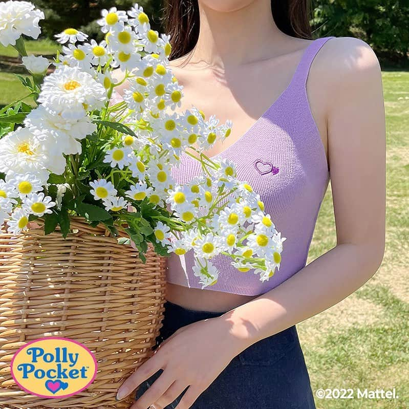 Chuuのインスタグラム：「𝟐𝟐𝐒/𝐒 🌼 𝐂𝐇𝐔𝐔 × 𝐏𝐨𝐥𝐥𝐲 𝐏𝐨𝐜𝐤𝐞𝐭  𝐜𝐨𝐦𝐢𝐧𝐠 𝐬𝐨𝐨𝐧..❤︎  오픈 이벤트도 준비 중이니 기대하셔도 좋아요💗  #chuu#츄#pollypocket#폴리포켓 #lovely_daily_look_chuu」