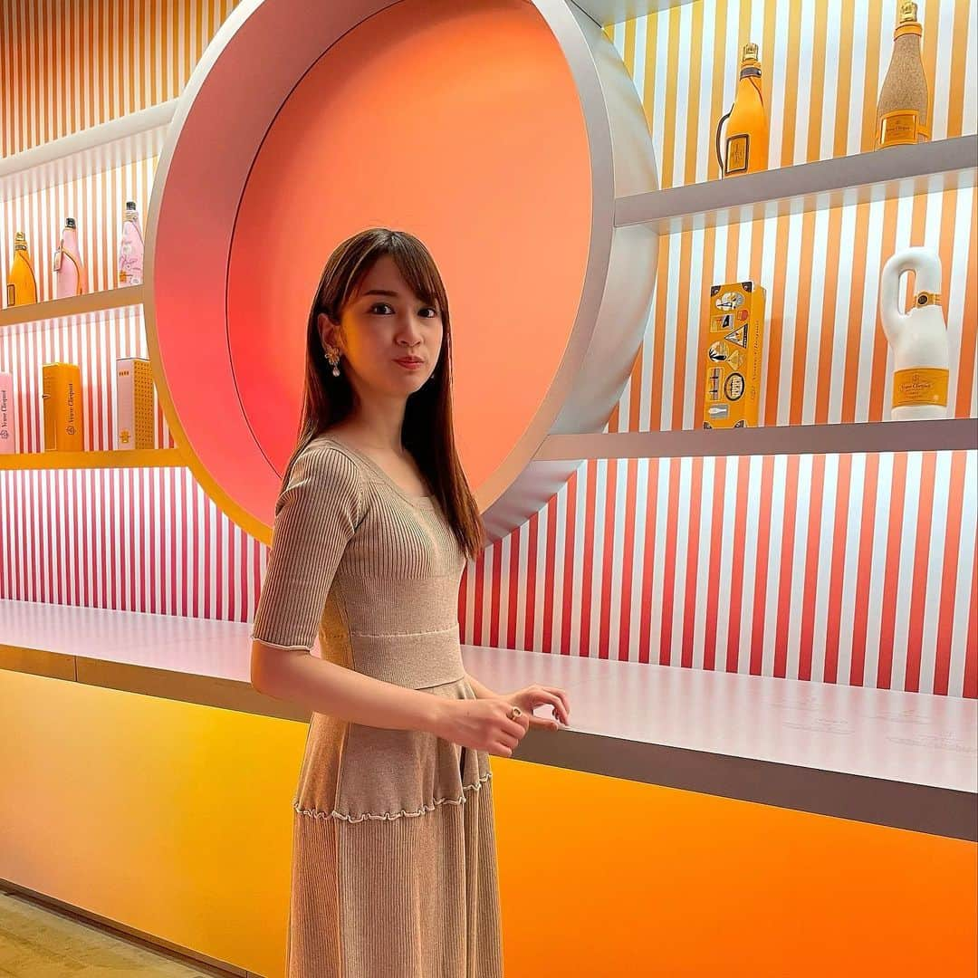 小泉遥のインスタグラム：「. . Veuve Clicquot Solaire Culture にお邪魔してきたよ☺︎🍾 . ヴーヴ・クリコの歴史も知れて とっても素敵な空間でした🧡 . #veuveclicquot  #Solaireculture #ヴーヴクリコクリコソレールカルチャー」