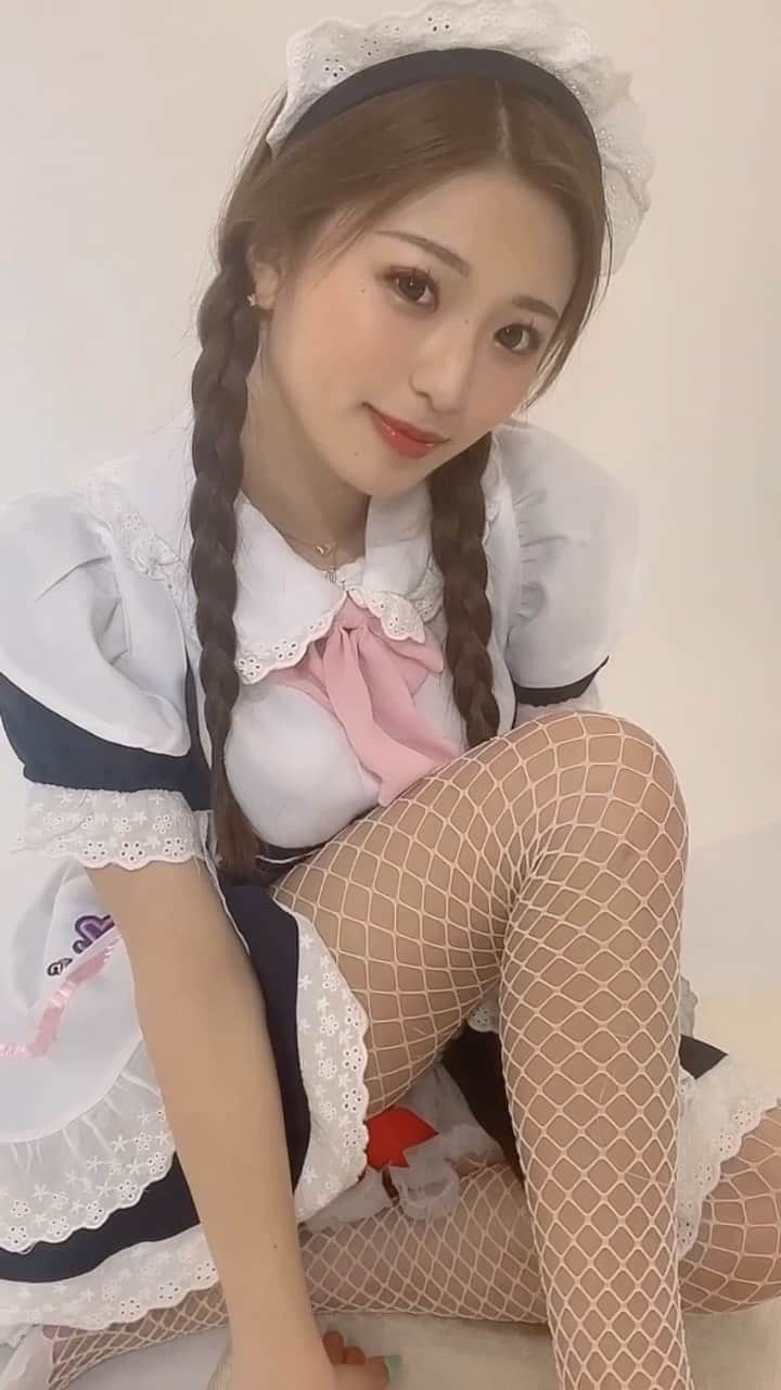 MIYABIのインスタグラム：「お帰りなさいませご主人様💋  6/26（日）にメイドカフェとコラボします🍰💜  チケットは本日  16日の19時〜です💜💜💜  60名様限定だから待ち構えておいてね😇  みやにゃんと一緒に楽しもう〜？🥺  #メイドカフェ  #秋葉原  #サイバージャパン」