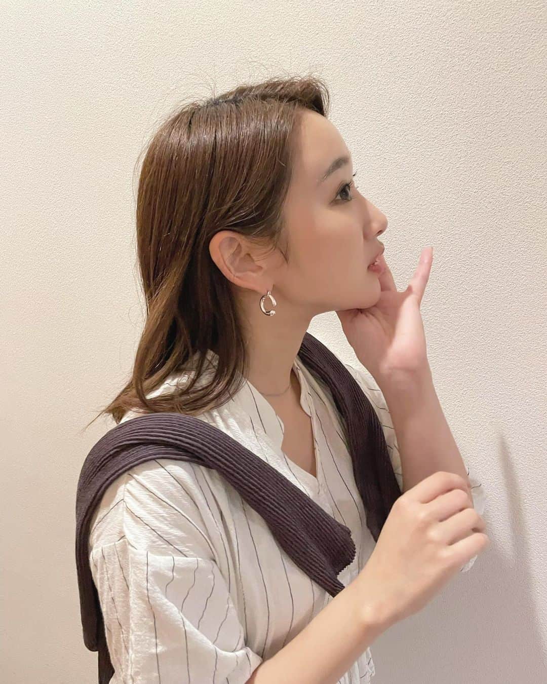 のインスタグラム：「⛓ * SHEIN( @shein_japan )のPOPUPが 日本ではじめて開催されます✨ 名古屋の開催地 詳細は3枚目の画像に。 * 通常はネットやアプリでしか見れませんが、 リアルな生地感やサイズ感を実際に 確認出来るのは嬉しいですよね♥️ * 今回の着用アイテムは... ✔︎ストライプドレス 【10398609】¥3,394 ✔︎ミニマリストピアス 【9809343】¥172 ✔︎ネックレス(3本入り)  【2000894】¥131 安すぎます(笑) * POPUPに行けない方にも、クーポンコードが ありますので、是非ご使用下さい↓ コード名：JPPOPUPKL 有効期限：6/15~08/31 割引率：0〜5999円 15%オフ、 　　　　6,000円以上20%オフ * #SHEIN #SHEINコーデ #SHEINLOVESNAGOYA」
