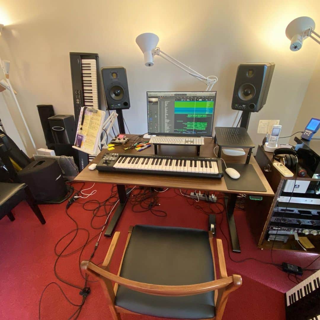 Akeboshiのインスタグラム：「Well. So, the dreamy time is over. Back to my normal life. I’m usually involved in commercial music, some films and dramas as a composer. My favorite part of my musical activities is the time I spend writing songs. This has never changed. However, live performances are a special time that gives me a sense of fulfillment that is irreplaceable. I hope to perform again when the time is right.  さて。ということで、夢のような時間は終わり。普段の生活に戻ります。僕は普段、作曲家としてCM音楽といくつかの映画、ドラマに携わらせていただいています。音楽活動で一番好きなのは曲を作っている時間。これはずっと変わりません。とはいえ、ライブは何物にも代え難い充実感を味わせてくれる特別な時間でもあります。またタイミングを見て演奏できればと思います。」