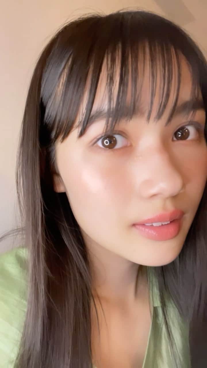新井舞良のインスタグラム：「@kiss.cosmetics の多幸感チークがかわいいいいいい！！！！」