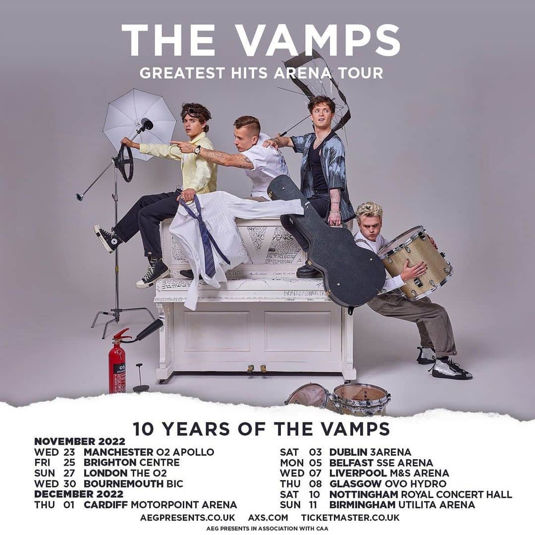 ブラッドリー・ウィル・シンプソンのインスタグラム：「TEN YEARS and what a wonderful ten years we’ve all had, we’re going on tour, can’t wait to see you pals xxx」