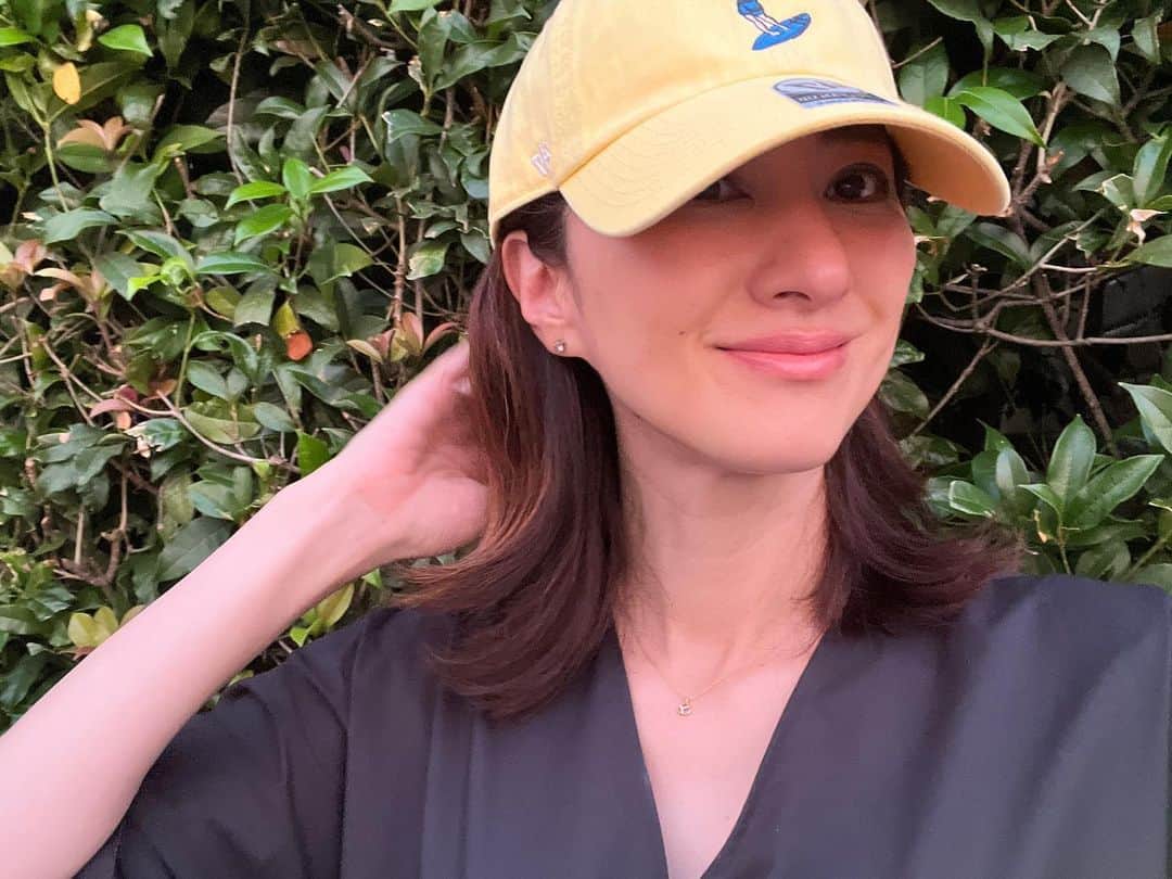 前田ゆかのインスタグラム：「ゴルフブランドの @pacific_golfclub  キャップ！  カジュアルでスタイリッシュなデザインなので、ゴルフ場だけでなくデイリーにも使えてオシャレ！ ツバも長め🙆‍♀️  #ゴルフ #パシフィックゴルフクラブ #pacificgolfclub」