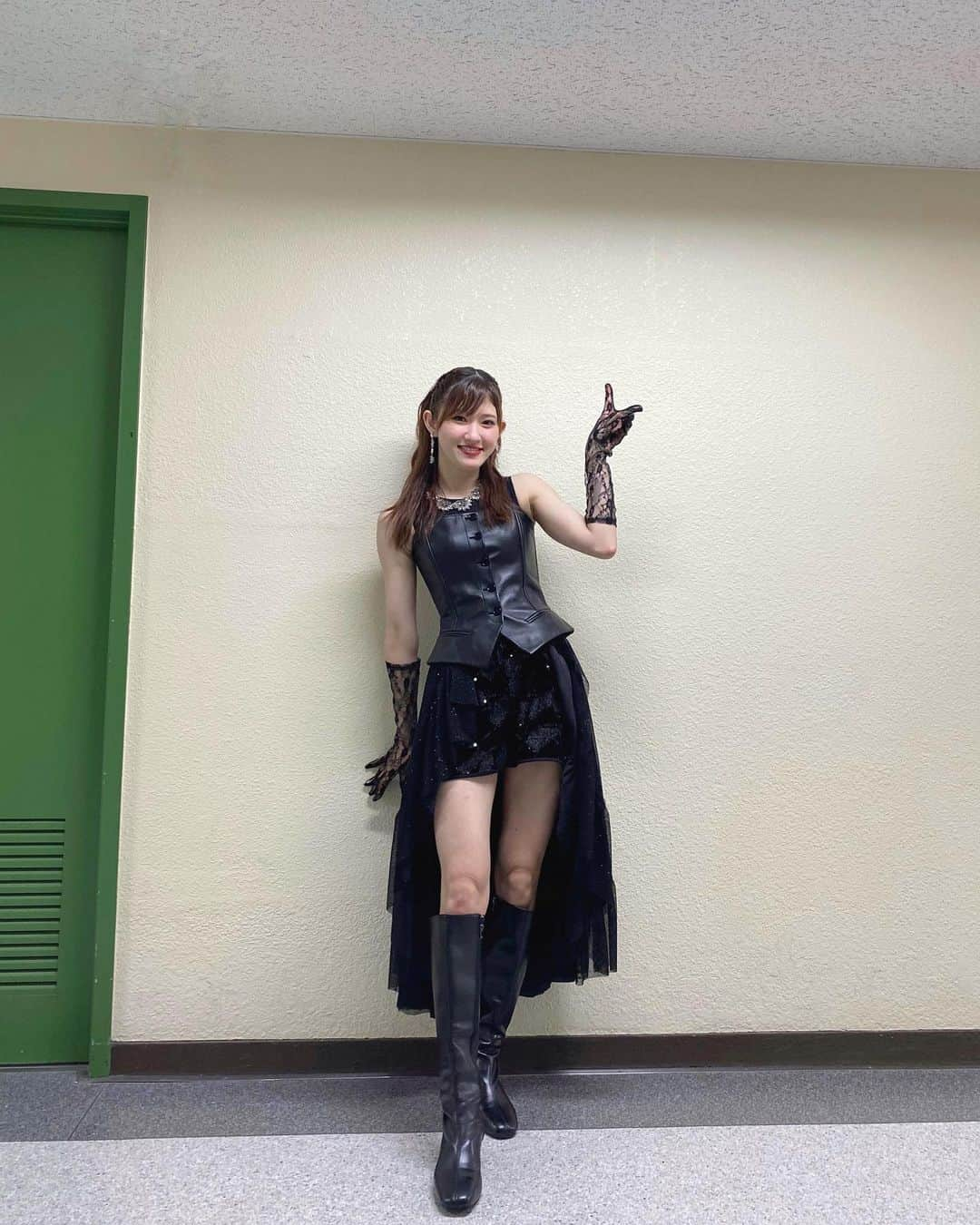 川村文乃さんのインスタグラム写真 - (川村文乃Instagram)「アンコールの黒衣装🐈‍⬛🖤  レースの手袋かわいい👸🏻  #ANGERME#アンジュルム#川村文乃#衣装」6月16日 22時10分 - ayano_kawamura.official