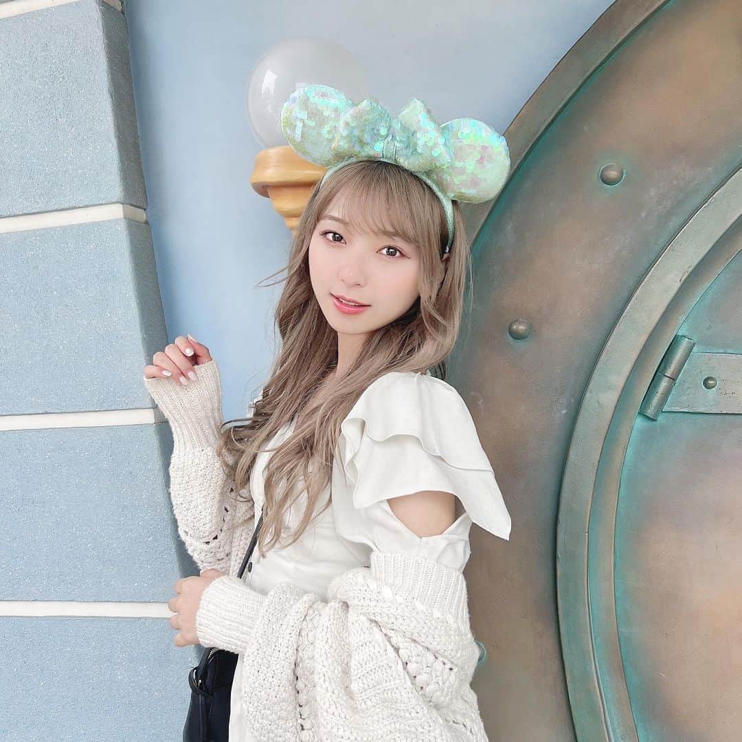 のインスタグラム：「ディズニーランドの新しく始まったショーに感動して泣いてた、、 りせもSHUGARでみんなが感動するくらいのライブしたい🗽」