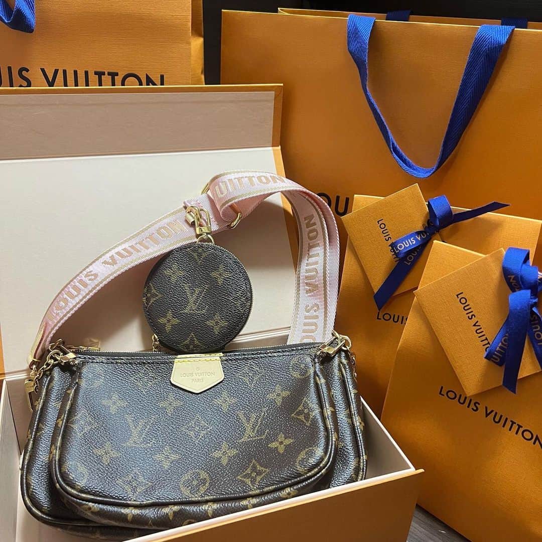 井上裕未のインスタグラム：「夏に使いやすそう😆❤️ . #instagood #love #좋아요환영 #팔로미 #패션 #louisvuitton #l4l #followme #20 #🇯🇵」