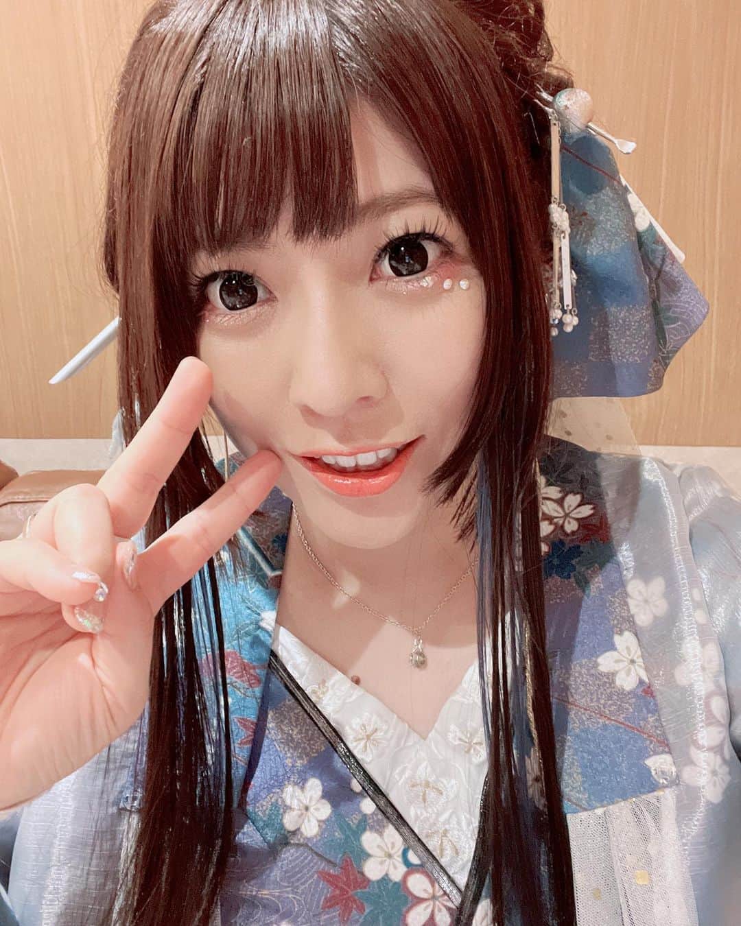 鈴華ゆう子のインスタグラム：「真・八重流ファンクラブライブ大阪ありがとうございました！ 久しぶりの細雪の衣装でした！ 盛り上がり最高！٩(ˊᗜˋ*)و  8/17発売ボカロ三昧2よろしくね！ 収録曲フォニィ、超絶難しい曲だけど頑張って歌ったんで聴きごたえたっぷりです🎶 8.17.2022 New albam will release！！  #和楽器バンド  #鈴華ゆう子  #八重流  #ボカロ三昧2  #yukosuzuhana  #Wagakkiband」