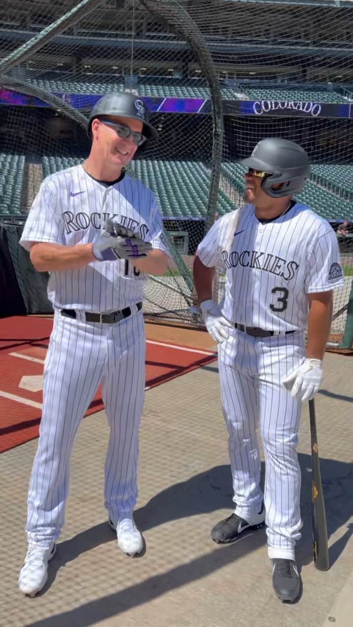 ラッセル・ウィルソンのインスタグラム：「1994. I was 6. 😂 @PeytonManning was taking his last swings! I was taking my first hacks!」