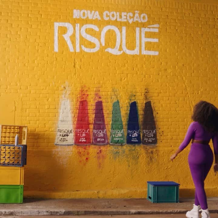 Risqueのインスタグラム：「As nossas cores estão nas nossas raízes. Você sabe quais são as suas? 🎨✊ Assista ao vídeo para se inspirar com a coleção Risqué + @IZA e descubra 6 vidrinhos únicos que vão enaltecer o colorido da sua história!   #AsCoresDasMinhasRaízes #EsmaltesRisqué #IZA #RisquéIza #TáNasNossasMãos」