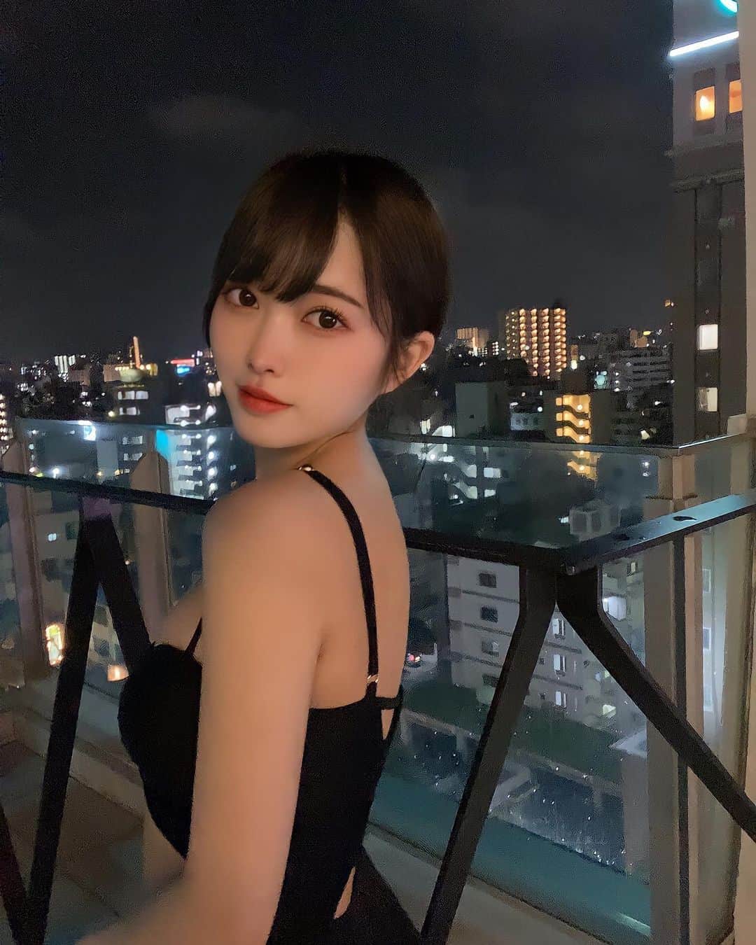 稲田汐莉のインスタグラム：「フォロワーさんもうすぐ10万人、、🙈 投稿のネタが尽きてきたから外に出ないと🫶」