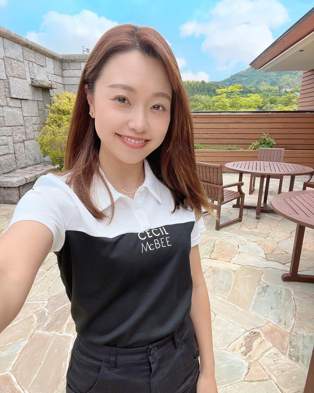 萩原菜乃花のインスタグラム：「福岡出張おわり〜！⛳️ 4月から始まったAbemaツアーの福岡シリーズは これにて終了！  今年も福岡に来られて嬉しかった♥️ 3日間のウェアと大会ロゴ、 おいしすぎたかわはぎを添えて👧🏼  来週は鳥取にいきます🙋‍♀️  #Abemaツアー#Abema#福岡#福岡旅行#福岡出張#ゴルフ#ゴルフ女子#ゴルフ男子#福岡グルメ#かわはぎ#セシルマクビー#アンドリノ#ラウドマウス#ゴルフウェア#ゴルフコーデ」