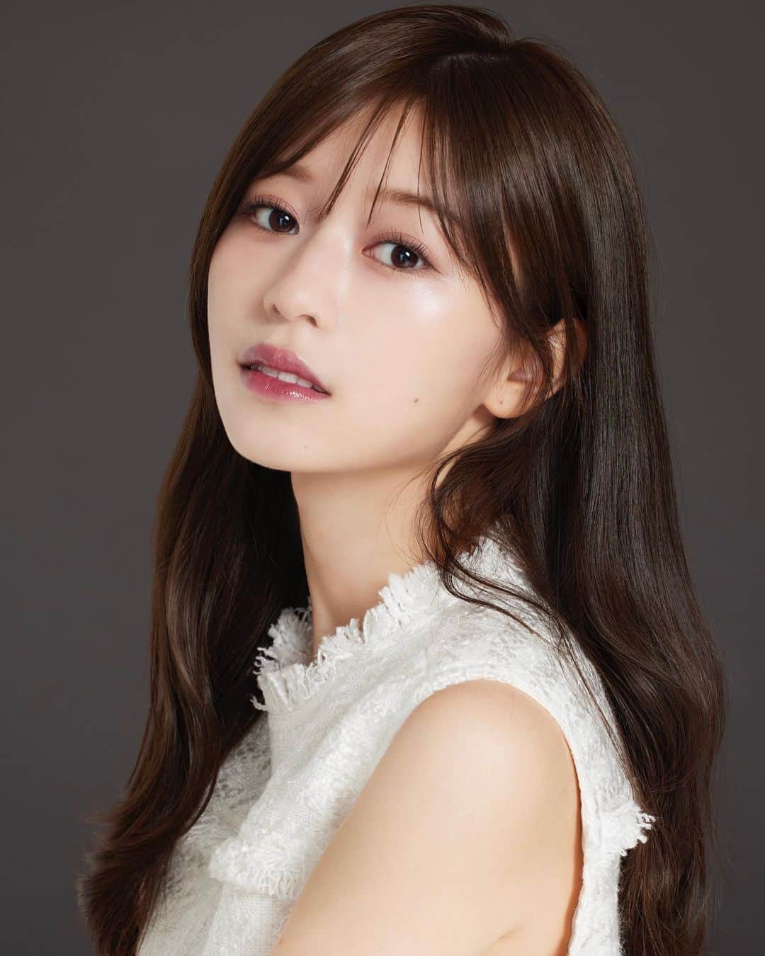 石崎日梨のインスタグラム：「⁡ ⁡ ご報告です👱🏻‍♀️🪄 HONEST株式会社に移籍いたしました。 ⁡ 今後とも変わらずご声援をよろしくお願いいたします。」