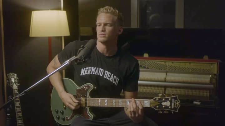 コーディー・シンプソンのインスタグラム：「Do You Love Me Still?  Full live-rendition now on my YouTube. I wrote this song on the night I was fed up being a party boy and was realising how much I’d hurt family, friends, loved ones & myself due to my then hedonistic style. Check out the lyrics. Song is streaming on my self-titled album.」