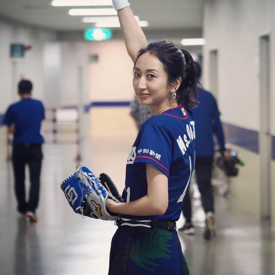 Ms.OOJAのインスタグラム：「地元名古屋、バンテリンドームにて始球式⚾️  惜しくもワンバンでしたが、球はまっすぐ飛んでいったし、ドラゴンズは勝ったし✨ベビドンがドームに流れて✨ 良き一日でした！  つぎは歌いたいなぁ。  #msooja #始球式　#中日ドラゴンズ #読売ジャイアンツ #中日vs巨人 #バンテリンドーム　#ナゴヤドーム　#ドアラ」