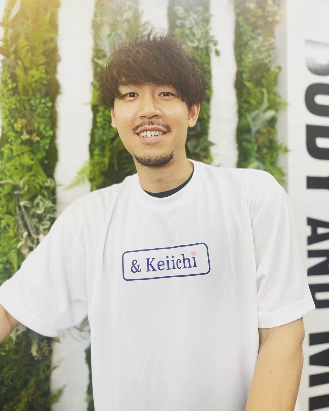 長谷川惠一のインスタグラム：「『& Keiichi』オリジナルTシャツ作ってしまった🫢  街中では着れないやつ笑  #アンドケイイチ」
