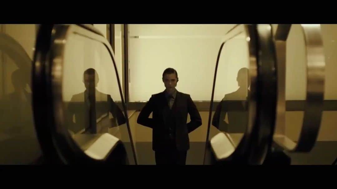 ジェイミー・キングのインスタグラム：「CODE NAME BANSHEE So excited to share our trailer with you of my new film starring myself, @antoniobanderas and #catherinedavis 🌹」