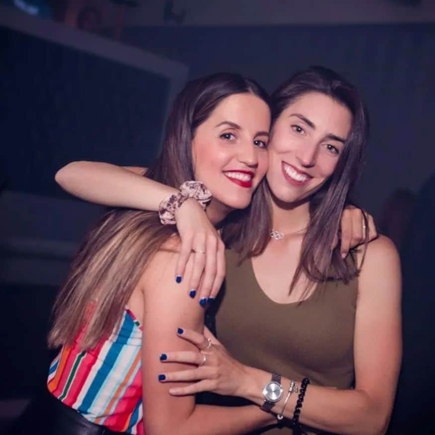 ソニア・ラフエンテのインスタグラム：「COMPI 💕 6 meses de entrenamientos, desayunos, risas y aventuras junto a @aguilarsan que no cambio por nada! 👭🏻 Lo que ha unido #todosolimpicos que no lo separe nadie 😜 . . . #friends #compañeras #olympians #bridetobe #fun #embassy #amigas #dance #sometimes . 📸 Embassy」