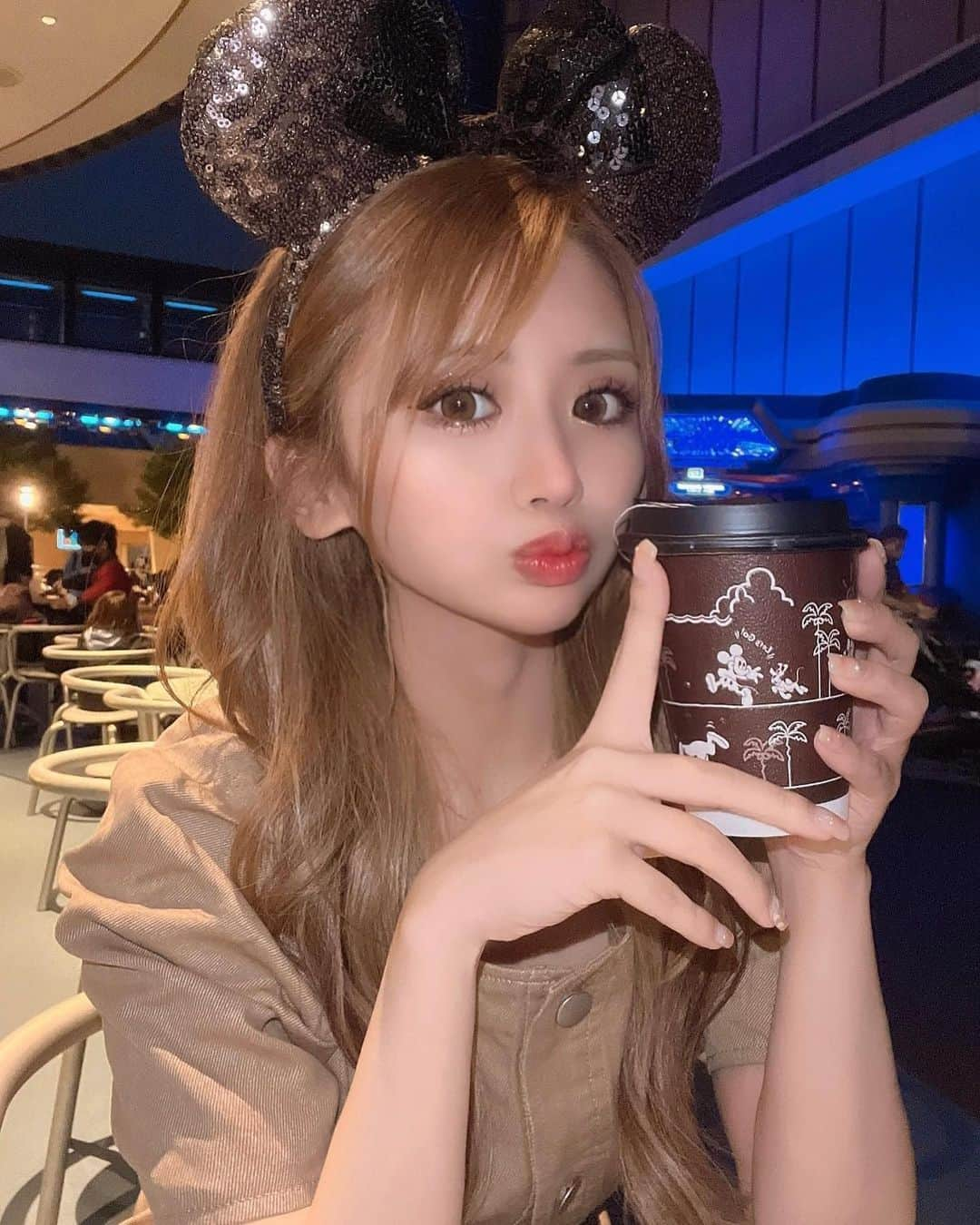 美女美容事情さんのインスタグラム写真 - (美女美容事情Instagram)「《ディズニーコーデ🐭❤️》⁠⠀ *⠀⠀⠀⠀⠀⠀⁠⠀⁠⠀⁠⠀⁠⠀⁠⠀ 今回ご紹介させて頂きますのは!!👀❤️⁠⠀⁠⠀⁠⠀⁠⠀⁠⠀ なななさん<@mel_pp_> の素敵なお写真📸⠀⁠⠀⁠⠀⁠⠀ *⠀⁠⠀ ミニーのカチューシャ可愛すぎますね😍✨⠀ こんな美人さんとディズニーデートしてみたいです🏰💕⠀ *⠀⁠⠀⁠⠀⁠⠀⁠⠀⁠⠀ なななさん<@mel_pp_> 素敵な投稿をありがとうございました☺️📸✨⠀⁠⠀ なななさんのアカウントには他にも素晴らしい投稿が沢山ありますので是非覗いてみてくださいね💁‍♀️💙⁠ ⁠⠀ ⠀⠀⁠⠀⁠⠀⁠⠀⁠⠀ △▼△▼△▼△▼△▼△▼△▼△▼△▼ ⁠⠀⁠⠀⁠⠀⁠⠀ ❤️🧡💛「ビジョビ (美女美容事情)」💚💙💜⠀⠀⠀⠀⠀⠀⠀⠀⠀⠀⠀⠀⠀⠀⁠⠀⁠⠀⁠⠀⁠⠀⁠⠀⁠⠀ 👇掲載ご希望の方は👇⠀⠀⠀⠀⠀⠀⠀⠀⠀⠀⠀⠀⠀⠀⠀⁠⠀⁠⠀⁠⠀⁠⠀⁠⠀⁠⠀ @b_b_j.jタグ付けと🖤 #ビジョビ ⁠⠀⁠⠀ 🖤タグ付けお願いします⠀⠀⠀⠀⠀⠀⠀⠀⠀⠀⠀⠀⠀⠀⠀⁠⠀⁠⠀⁠⠀⁠⠀⁠⠀⁠⠀ △▼△▼△▼△▼△▼△▼△▼△▼△▼ ⁠⠀⁠⠀ #美人#美女#ディズニー#Disney⠀ #ディズニーコーデ#カチューシャ⠀ #インスタ美人#インスタ美女」6月17日 17時36分 - b_b_j.j