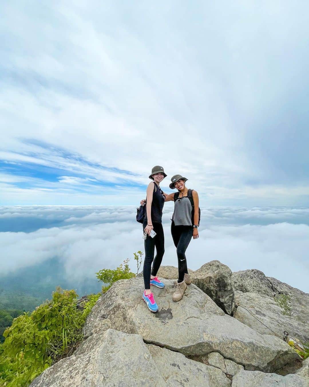 のインスタグラム：「. 去年から一緒に登山を始めたかおちゃん🌼 筑波山は想像以上にハードで励まし合いながら なんとか登頂できた😂 来年は一緒に富士山登るのが目標なんだ😆🗻 . #山登り#筑波山#筑波山登山#登山 #山#山ガール#茨城#自然#休日の過ごし方  #mountains#hiking#climbing#japan」