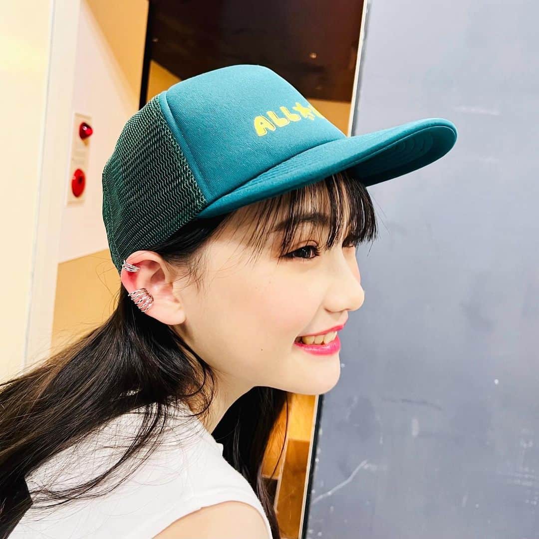 ニコ☆プチのインスタグラム：「🍀☘️🌿🌱 キャップはもはや定番だよね🍏 ヘルシーなコーデと好相性🍐  #星乃あんな」
