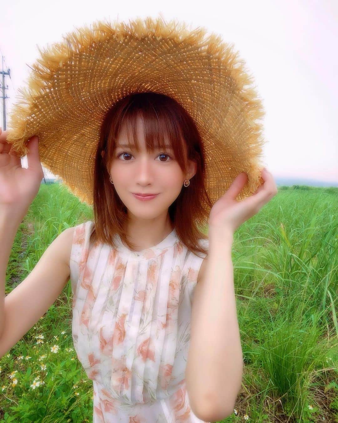 希島あいりのインスタグラム：「起きたらおはようと♡ください👒」
