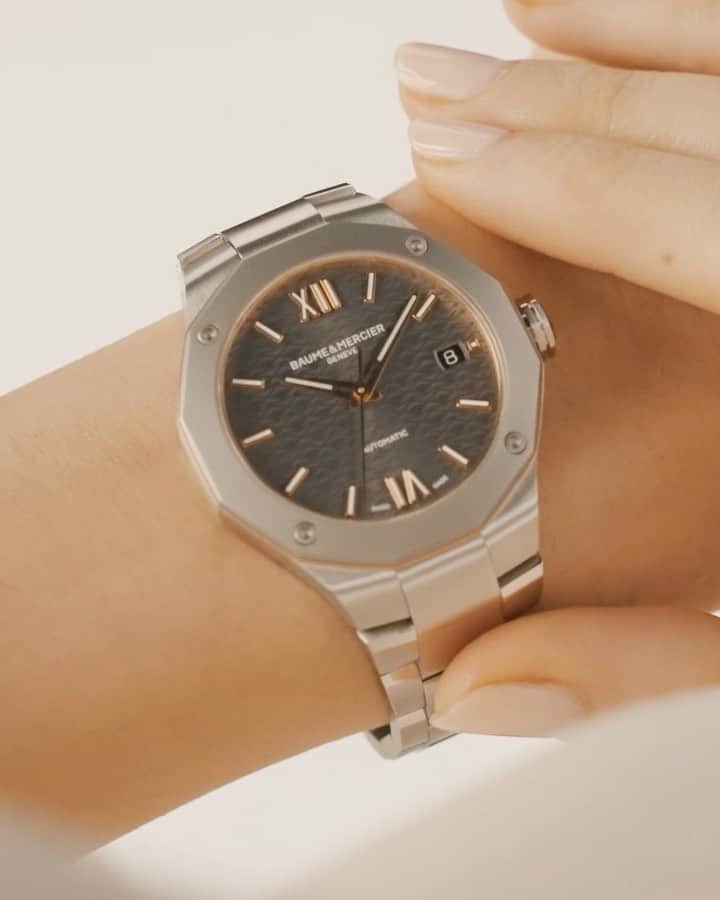 のインスタグラム：「Your daily companion for your elegant and sporty outings. -- Riviera  10661 36 mm, Automatic, Satin-finished stainless steel case, Slate-grey dial, Scratch-resistant sapphire crystal , Sandblasted titanium bezel, equipped with 4 sandblasted steel screws, 38 hours power reserve, Fast Strap interchangeable system. -- #BaumeetMercier  #Riviera  #Since73  #Watches #Watch #SwissMade #WatchOfTheDay #WatchesOfInstagram #WatchLover #WatchAddict #Horology #WatchCollector #DailyWatch #InstaWatch #Timepiece #WatchMaking #WomanWatch #WomanWatches」
