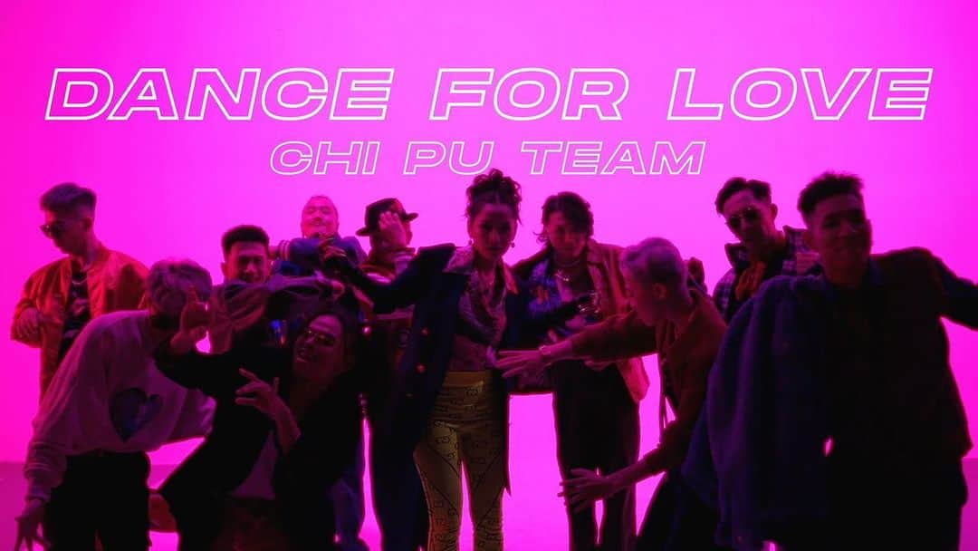 Chi Puのインスタグラム：「￼Dance For Love 🫰🏻 - Chi Pu Team -  #StreetDanceVietNam #ChiPuTeam #ToLinh #TuongMilo #HoangOld #Kirby #SailorD #MCBuck #Dmon #DangQuan #SonLuong #Loitheboi」