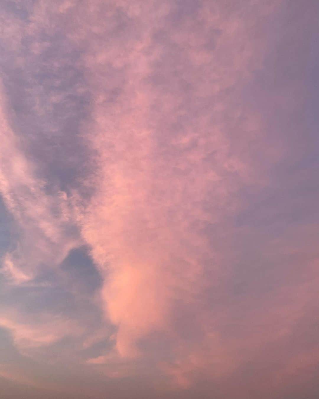 平木愛美のインスタグラム：「🌙💫💗🦄💜✨  肩の力を抜いて〜、深く呼吸してみる！」