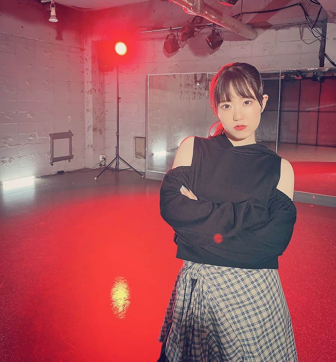 東山奈央さんのインスタグラム写真 - (東山奈央Instagram)「東山奈央YouTubeチャンネルにて、  「de messiah」 ダンス動画をアップさせていただきました！！  マイクを持っていないからこそできる、全身を使ったダンスをお届けできました😆  さらに、リアルアキバボーイズさんとのコラボ✨ということで、 とても貴重な経験をさせていただきました！！  感謝感謝です……ッ！！  まだご覧になっていない方は、 ぜひぜひYouTubeをチェックしてみてくださいね👀」6月17日 23時12分 - naobou_official