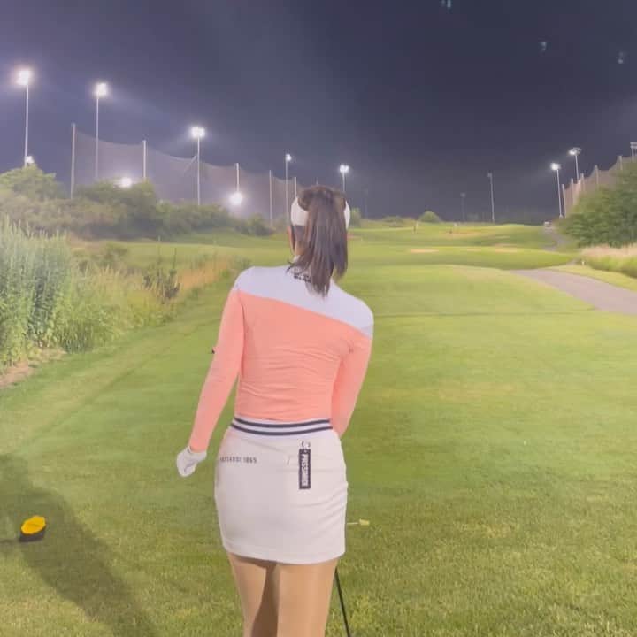リュ・ジヘのインスタグラム：「🪧 올해 두번째 야간골프⛳️ 좋아하는 날씨😆 좋아하는 언니랑」