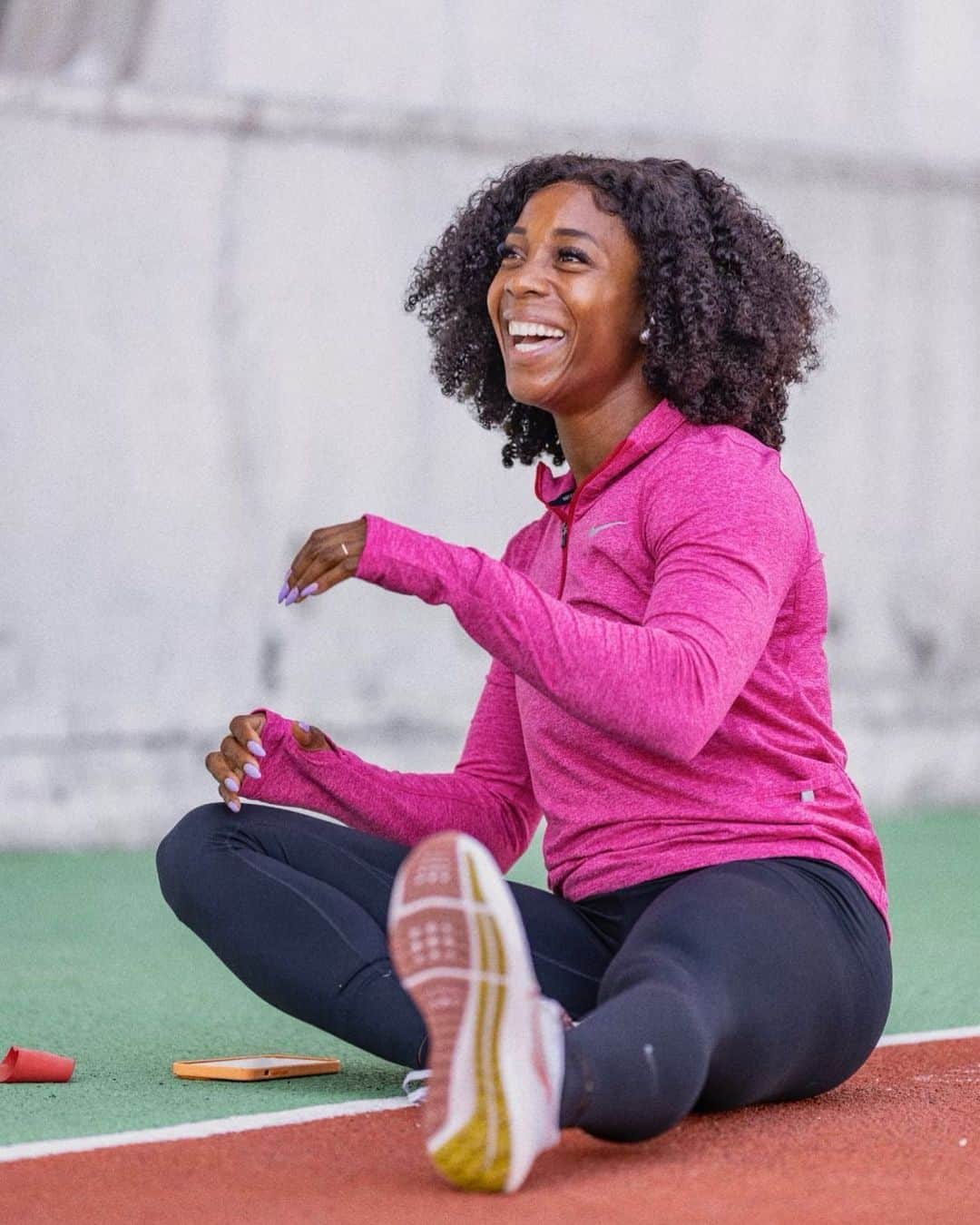 シェリー＝アン・フレーザー＝プライスのインスタグラム：「In Paris we wear Pink 💅🏾  📸: @christelsaneh  via @worldathletics   #mommyrocket #shellyinparis #diamondleague」