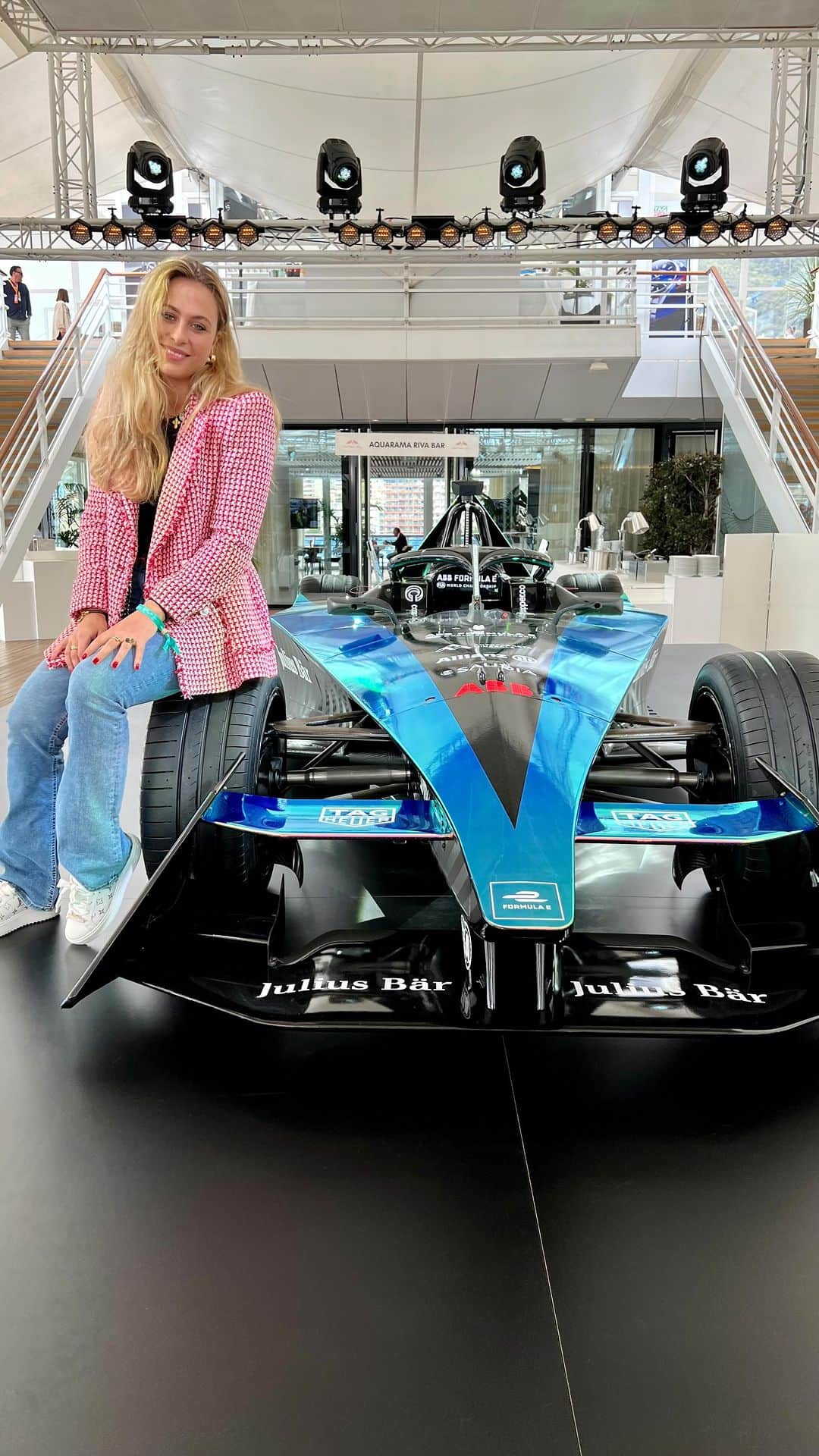 のインスタグラム：「AD // Scrolled through my camera roll  this morning and found a video I produced during the #MonacoEPrix some weeks ago. @robinfrijns1 showed me his @fiaformulae car and we had a little chat about the Gen3 car which looks insane 😳 What do you think? Leave a comment below 👇🏽 and let me know 💨💨 // #ABBFormulaE #FEOffset #ChangeAccelerated #NoTurningBack」