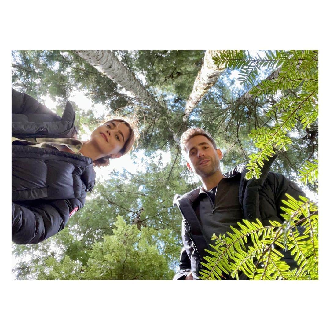 オリヴァー・ジャクソン＝コーエンさんのインスタグラム写真 - (オリヴァー・ジャクソン＝コーエンInstagram)「If you see a 6 foot 3 man creeping around the woods or up a mountain this summer.  Chances are it’s me.  #wilderness  @amazonstudios  @primevideo」6月18日 4時39分 - ojacksoncohen