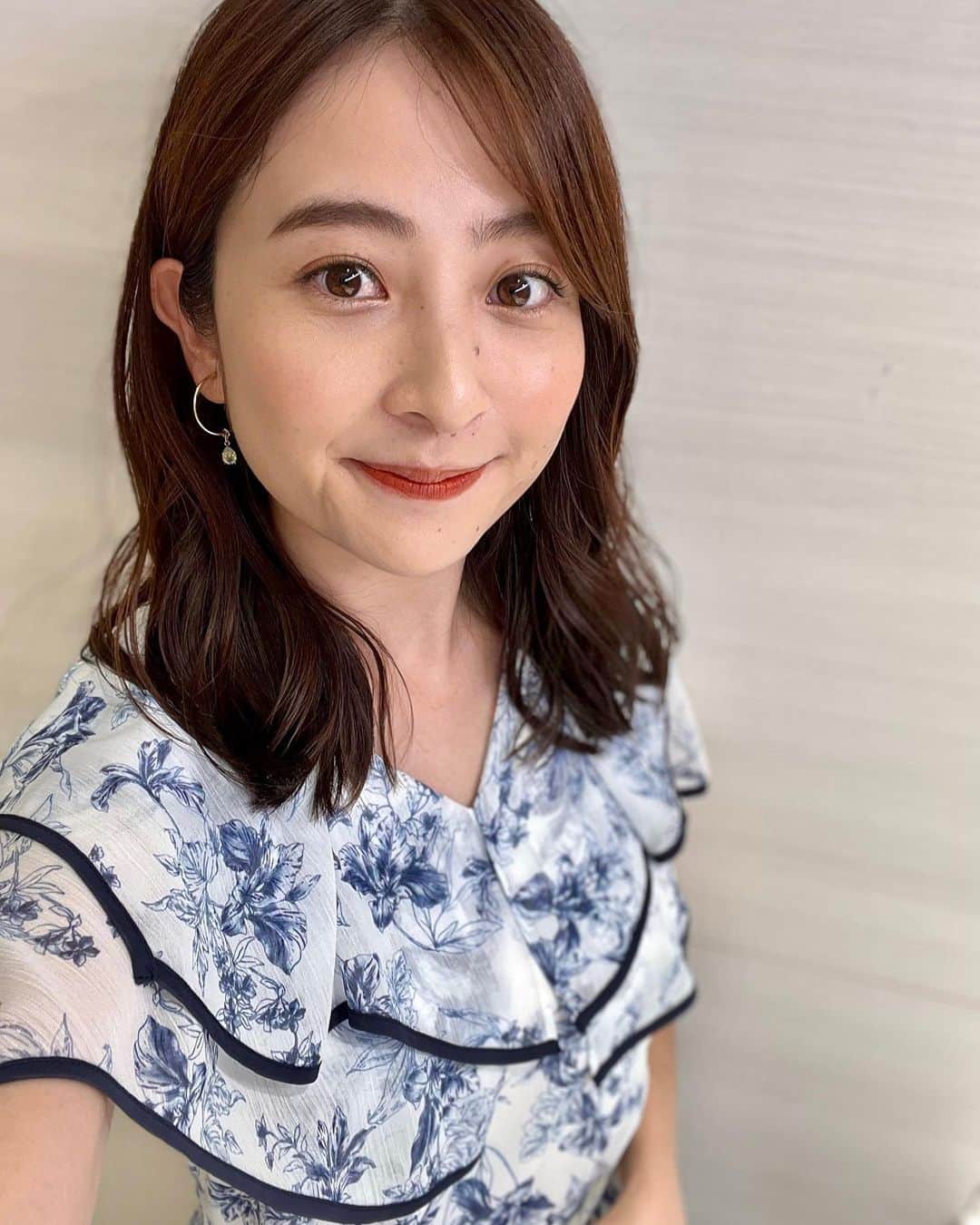 日比麻音子のインスタグラム：「ブランチでした〜💫 たくさん笑った〜たのしかった〜💫  焼肉食べ放題いきたいな〜🥩  #TBS #王様のブランチ」