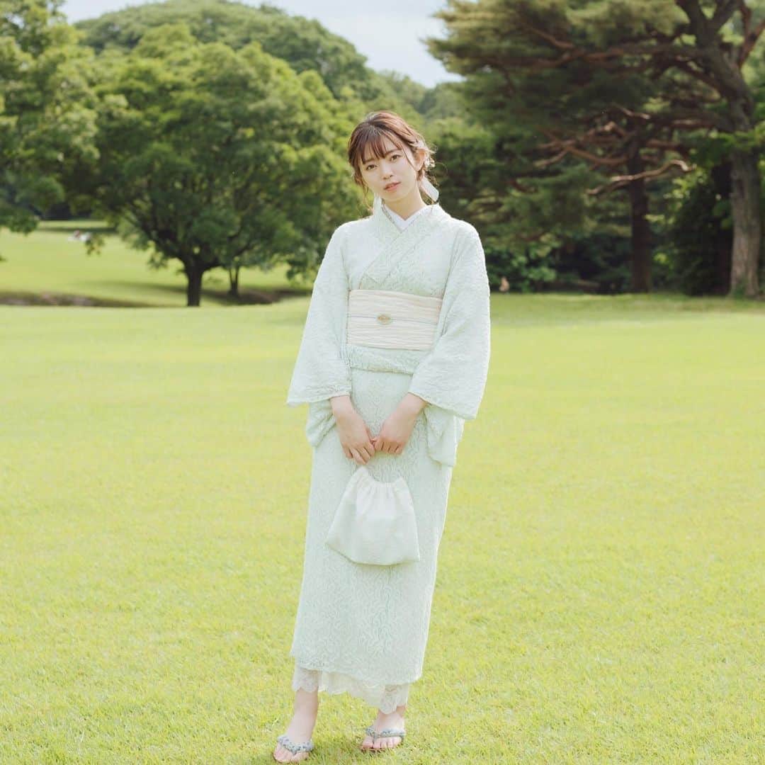宮越愛恵のインスタグラム：「今年初の浴衣着たので撮影してもらったよ☺️   #夏到来 #夏 #浴衣 #ゆかたヘア #2022新作浴衣 #レース浴衣」