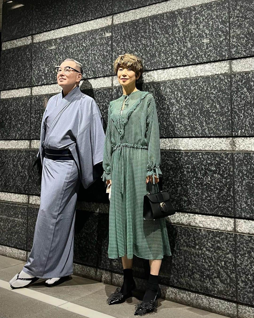 黒田知永子のインスタグラム：「. 「チコとハコのボンボニエール」にご参加下さった皆様、ありがとうございました。 今回はハコちゃんのお歌も飛び出し、「歌手になりたかったわ〜」との事でした…🤣  ハコちゃんが「可愛い！」と誉めてくれた私のお気に入りの靴✨  #チコとハコのボンボニエール  #岩下尚史 #黒田知永子  #chiekokuroda   ブランドは画面をタップしてね！」