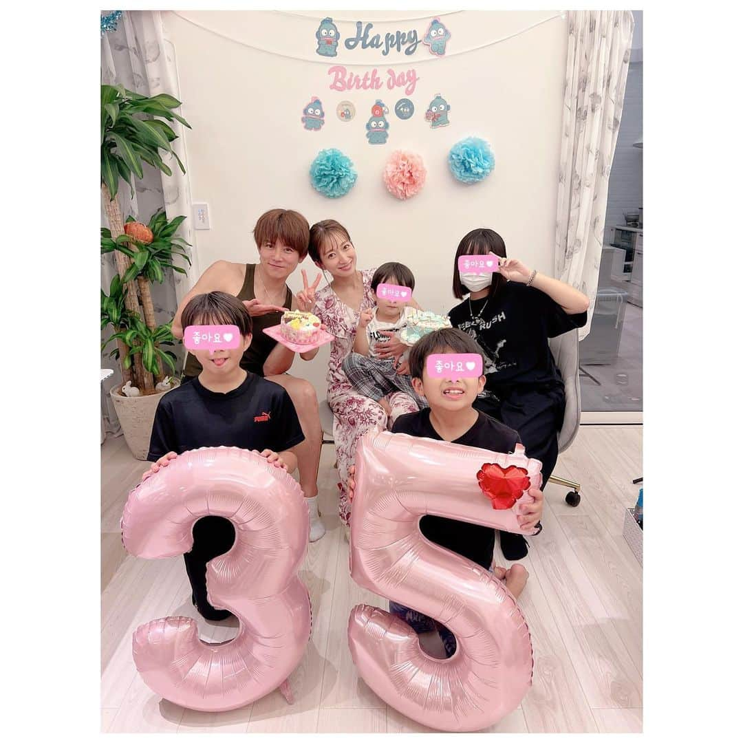 辻希美さんのインスタグラム写真 - (辻希美Instagram)「家族shot🎂💕" みんな愛してる❤️✨✨  #辻希美 #35歳 #みんなありがとう #みんな愛してる #これからも宜しくお願いします #家族shot #私が着てる洋服は愛ちゃんが誕生日プレゼントにくれた洋服なんだぁ♡ #高橋愛 #ありがとう #🎂🎂🎂」6月18日 9時55分 - tsujinozomi_official