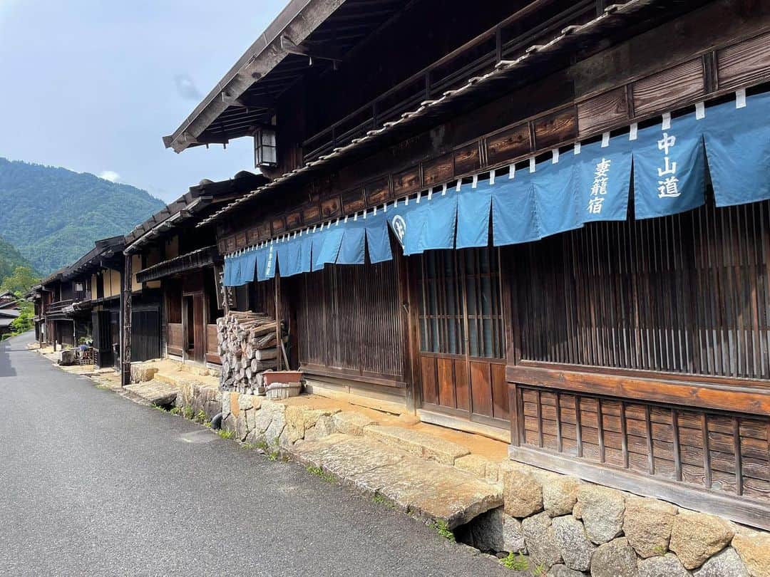 アグネス・チャンのインスタグラム：「中山道の妻籠宿に行きました。昔のままの街並みが素敵。」
