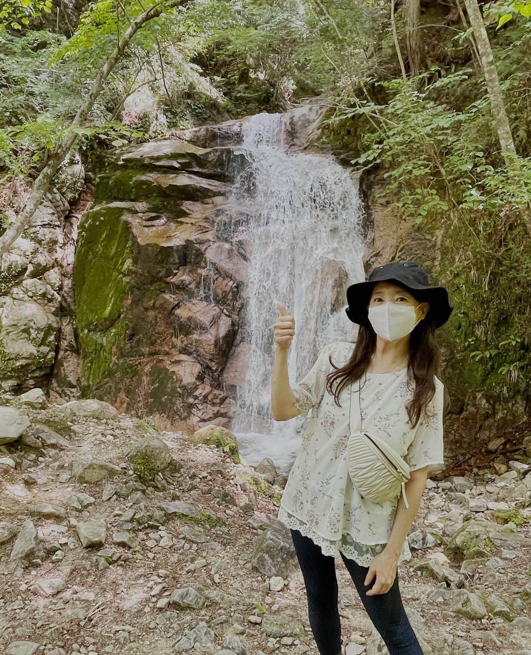 アグネス・チャンのインスタグラム：「We hiked the route between Magome and Tumago. Waterfalls on the way. Exhilarating!」